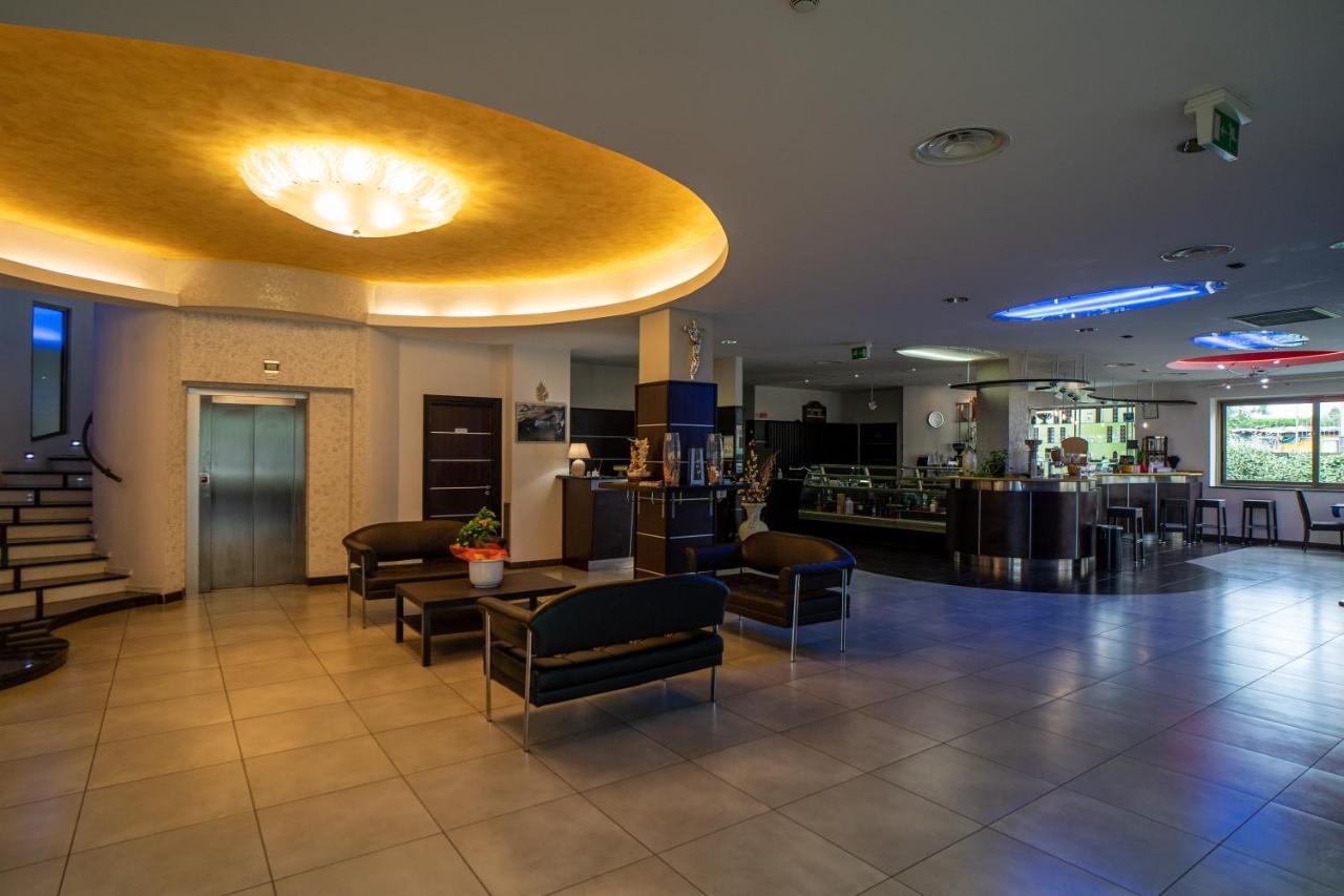 Hotel Insteia Polla Exteriör bild